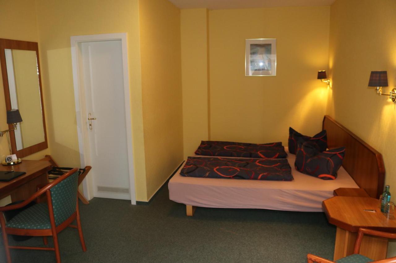 Stadthotel Brandenburger Hof นอยรุพพิน ภายนอก รูปภาพ