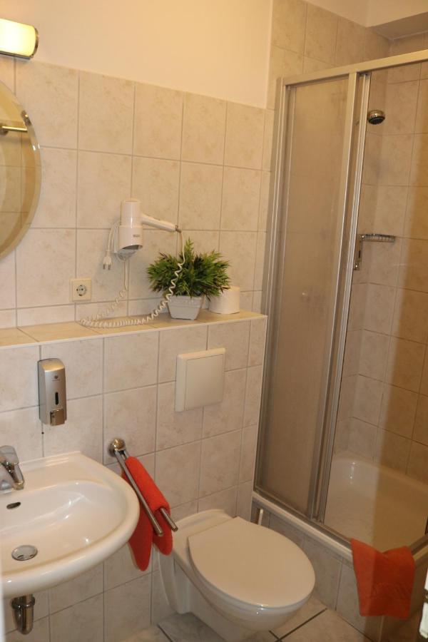 Stadthotel Brandenburger Hof นอยรุพพิน ภายนอก รูปภาพ