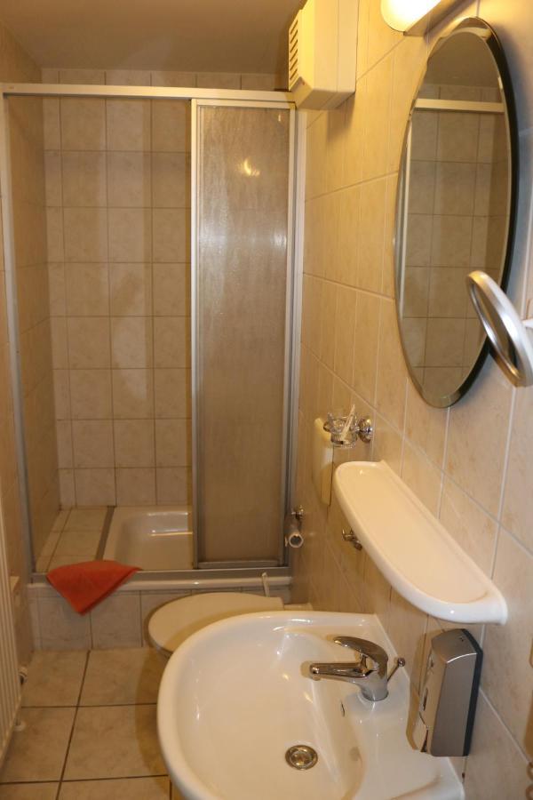 Stadthotel Brandenburger Hof นอยรุพพิน ภายนอก รูปภาพ