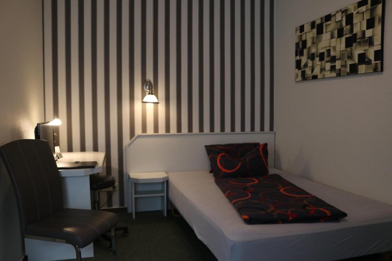 Stadthotel Brandenburger Hof นอยรุพพิน ภายนอก รูปภาพ