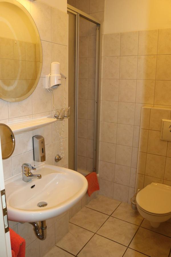 Stadthotel Brandenburger Hof นอยรุพพิน ภายนอก รูปภาพ