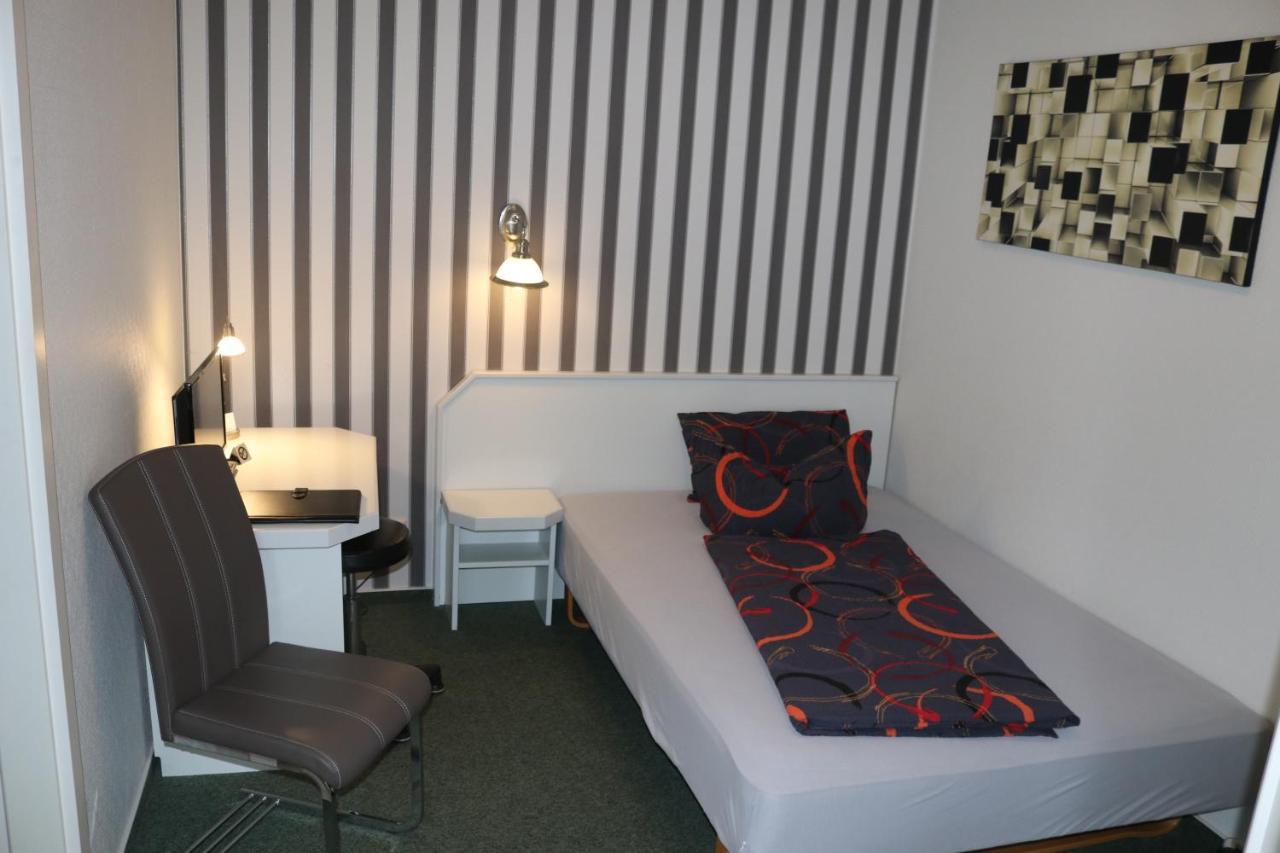 Stadthotel Brandenburger Hof นอยรุพพิน ภายนอก รูปภาพ